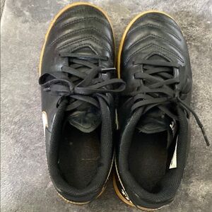 Kids Nike Tiempox indoor soccer shoes